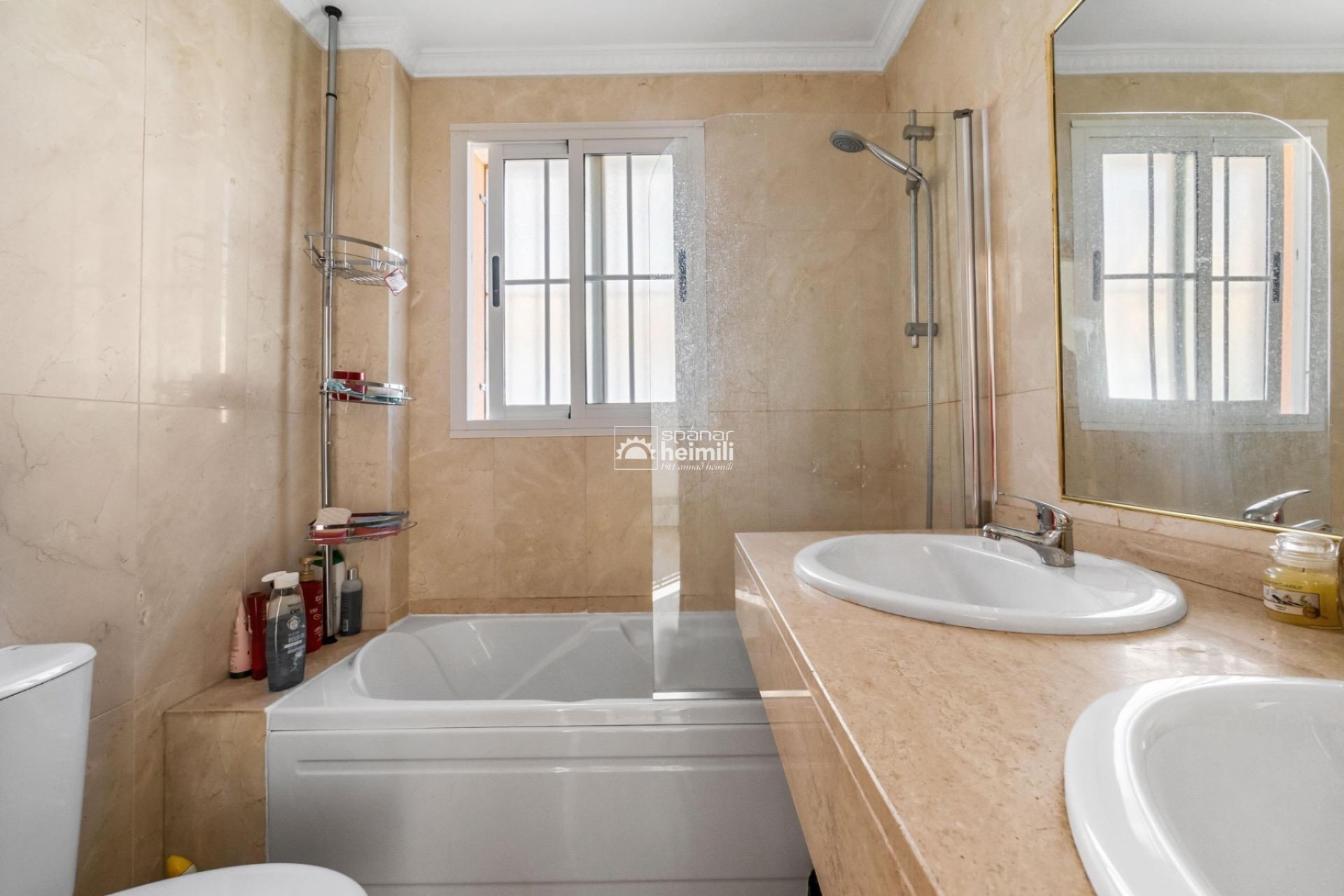 Herverkoop - Geschakelde woning -
Villamartin