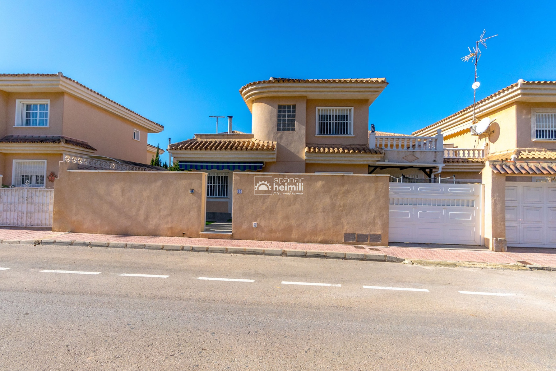 Herverkoop - Halfopen bebouwing -
Los Altos/Los Balcones