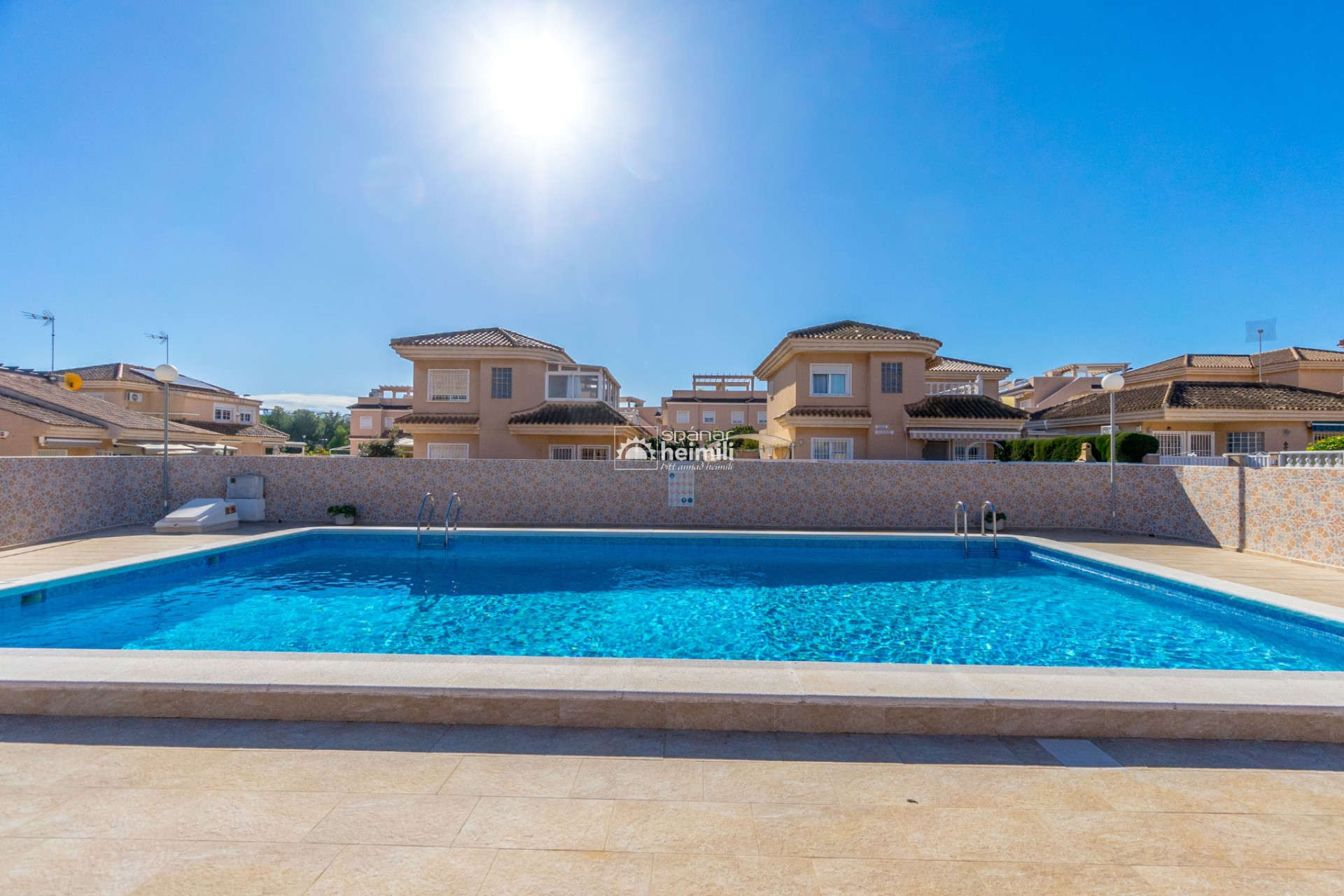 Herverkoop - Halfopen bebouwing -
Los Altos/Los Balcones