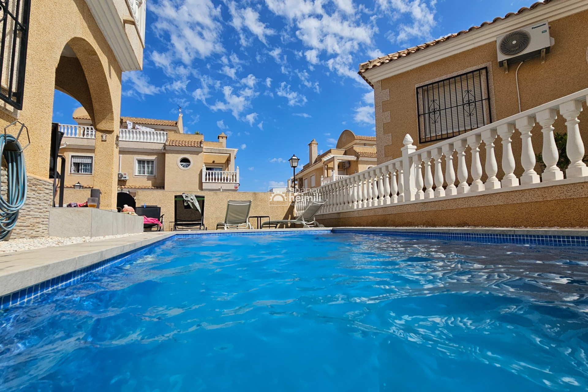 Herverkoop - Halfopen bebouwing -
Playa flamenca