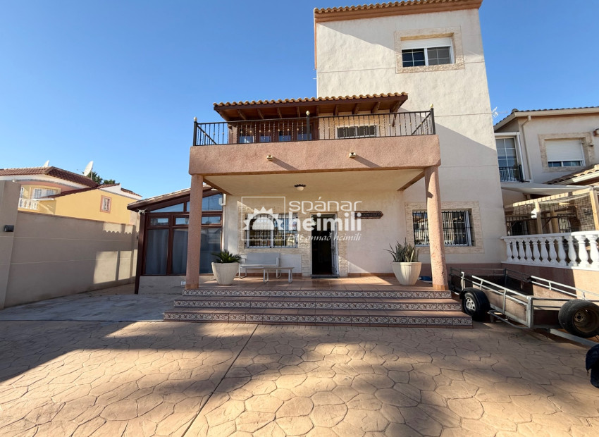 Herverkoop - Villa -
Cabo Roig