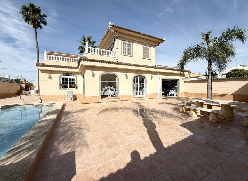 Herverkoop - Villa -
Los Alcazares