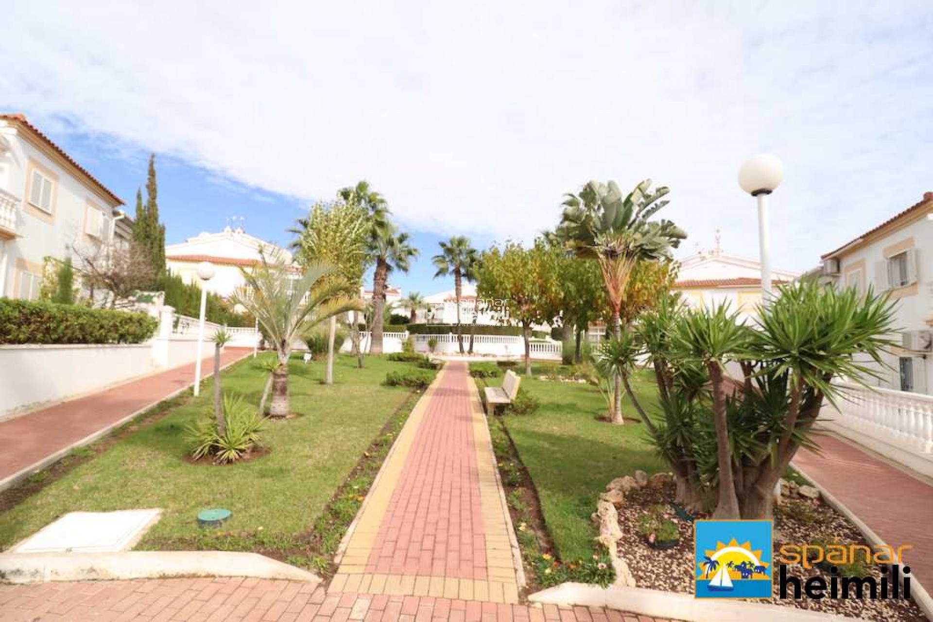 Herverkoop - Villa -
Punta Prima