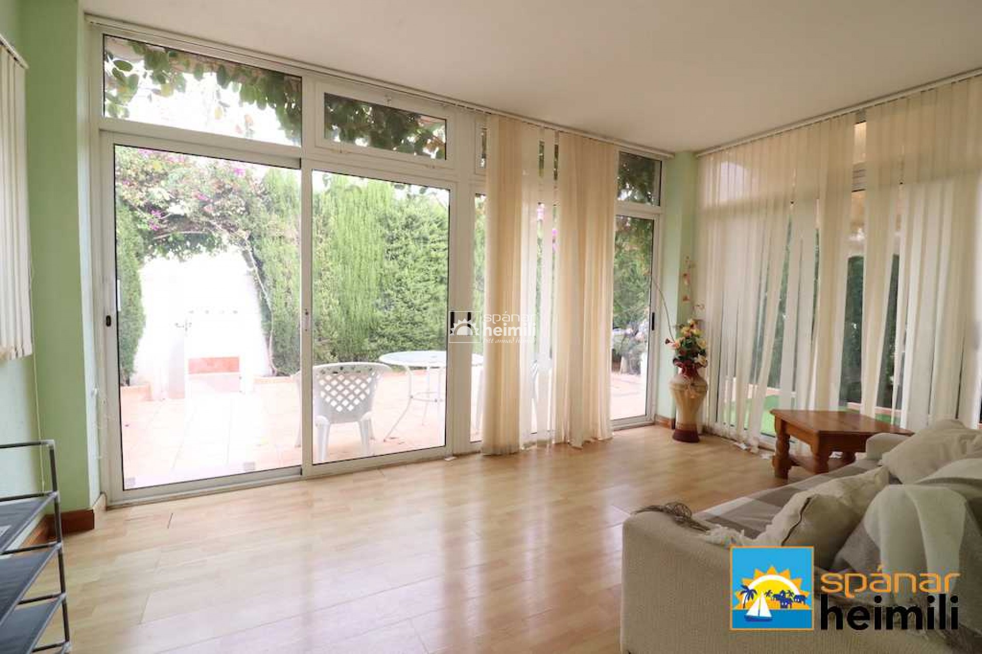 Herverkoop - Villa -
Punta Prima