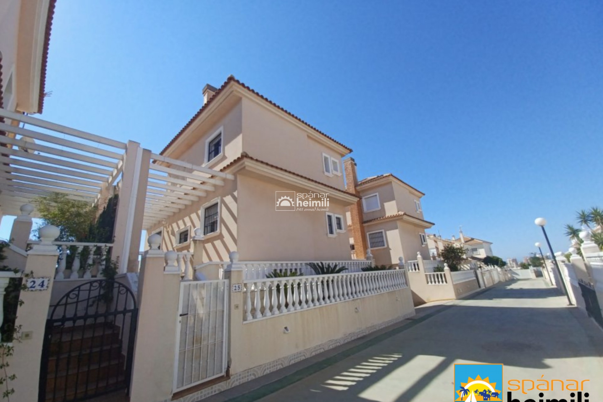Herverkoop - Villa -
Torrevieja