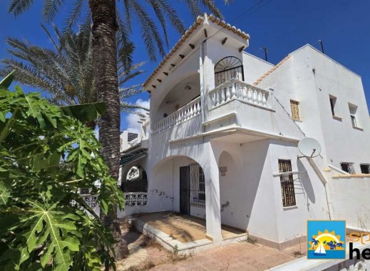 Mieszkanie w bliźniaku - Odsprzedaż - Torrevieja - Torrevieja