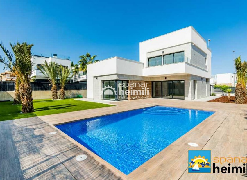 New Build - Detached house -
Cabo Roig