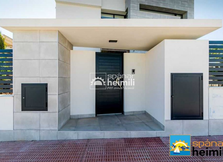 New Build - Detached house -
Cabo Roig