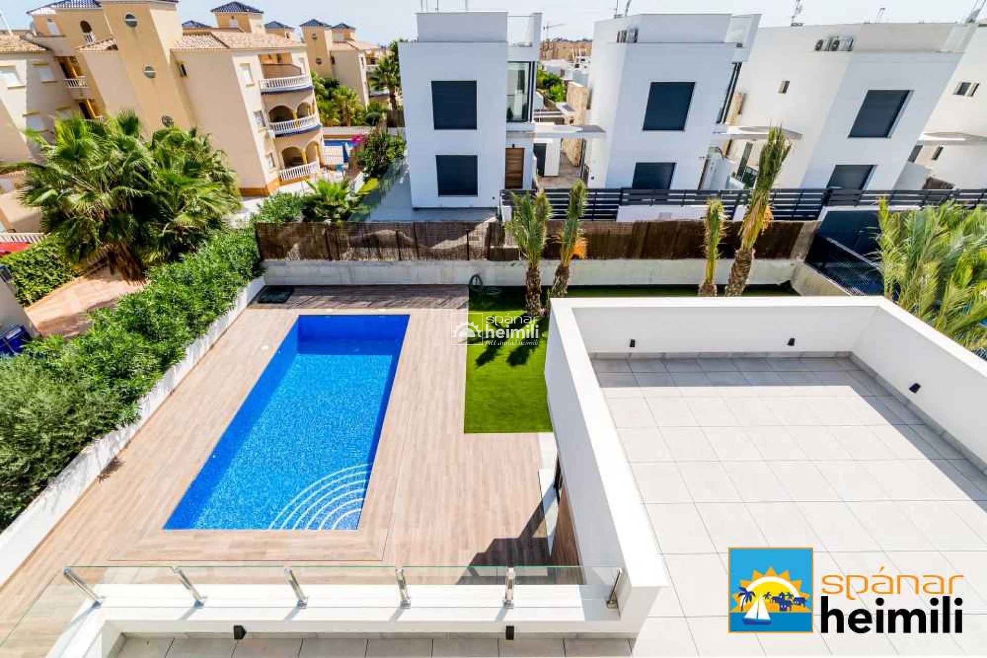 New Build - Detached house -
Cabo Roig