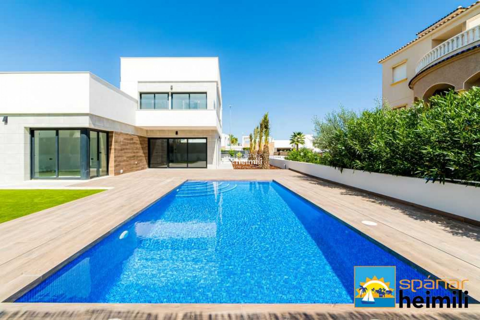 New Build - Detached house -
Cabo Roig