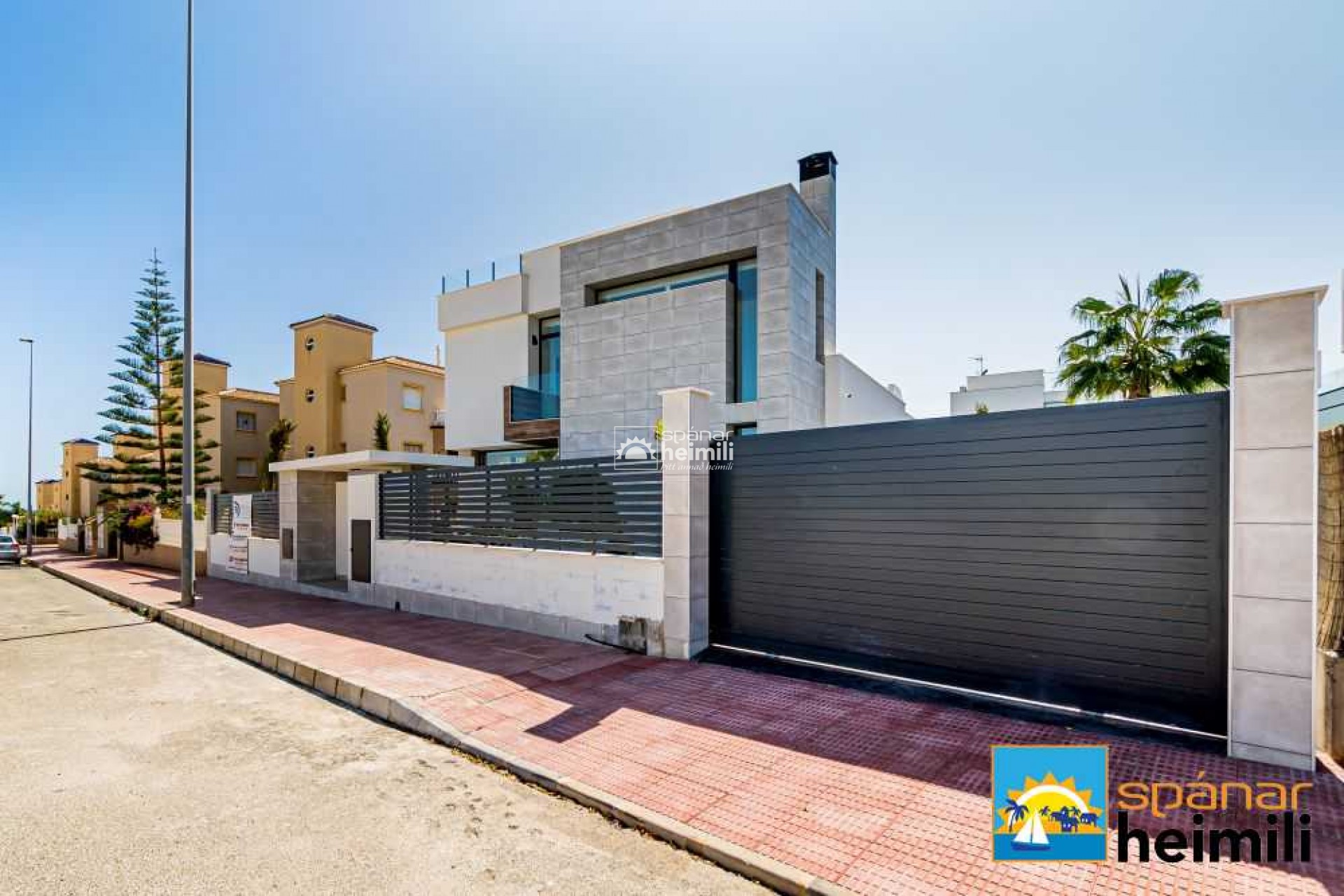 New Build - Detached house -
Cabo Roig