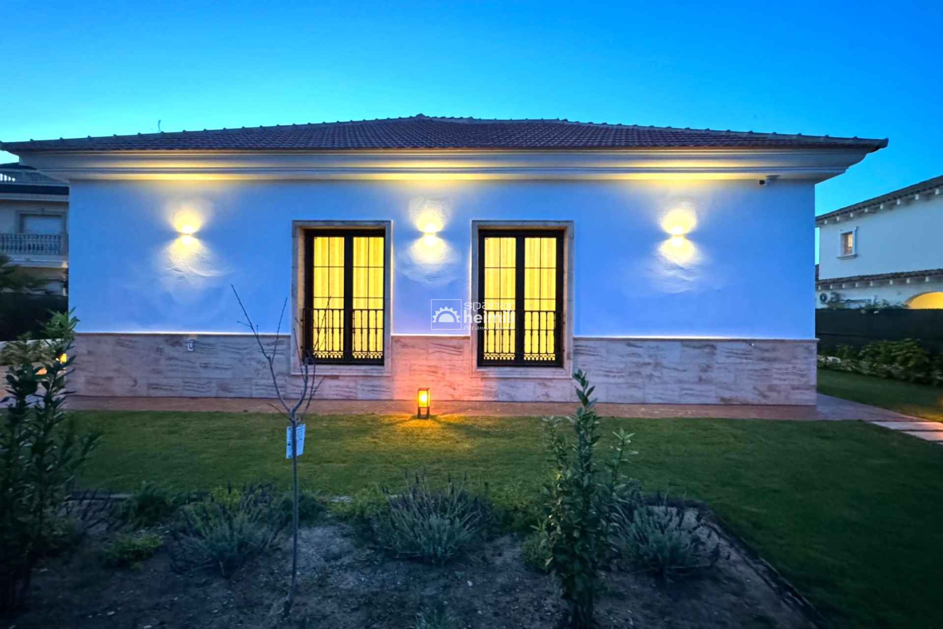 New Build - Detached house -
Cabo Roig