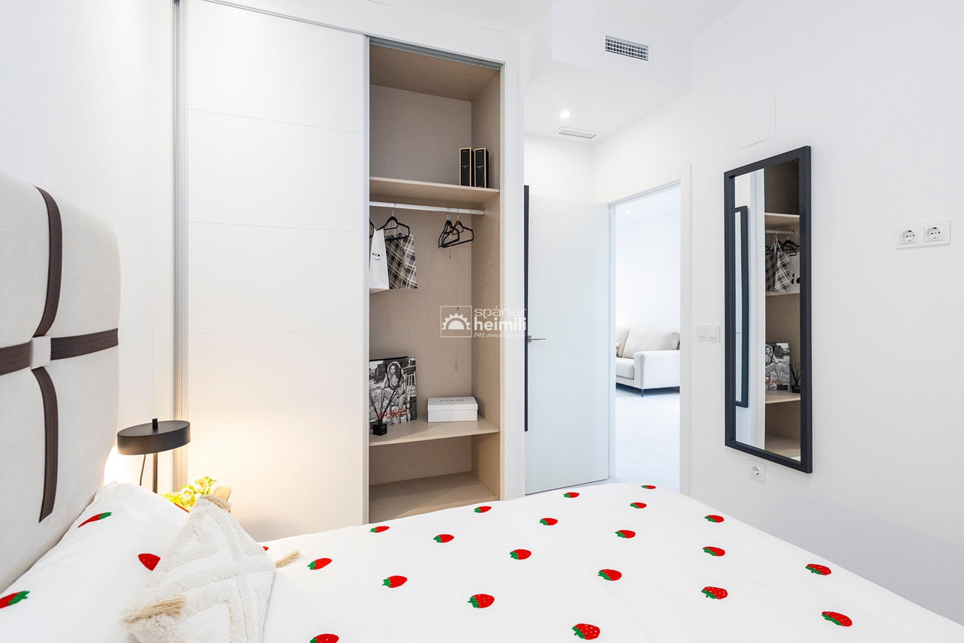 Nouvelle construction - Maison jumelée d’un côté -
Vistabella