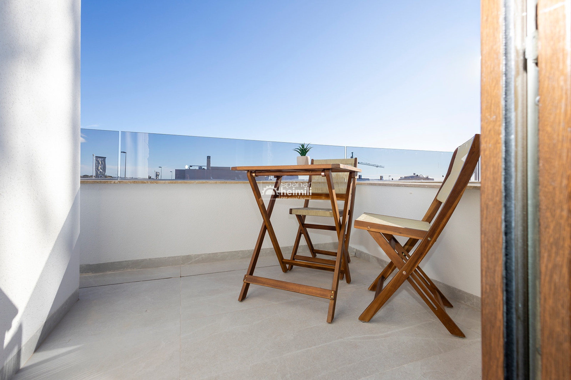 Nowy budynek - Szeregowiec -
Vistabella