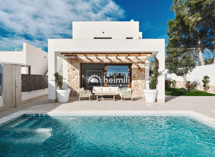 Nybyggeri - Halvåbent hus -
Cabo Roig