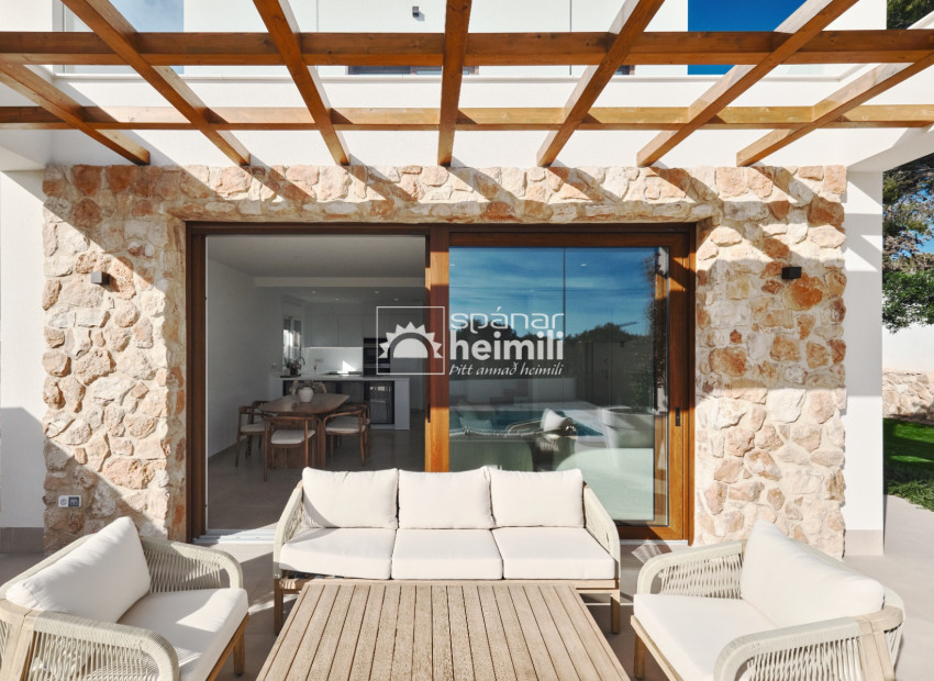 Nybyggeri - Halvåbent hus -
Cabo Roig