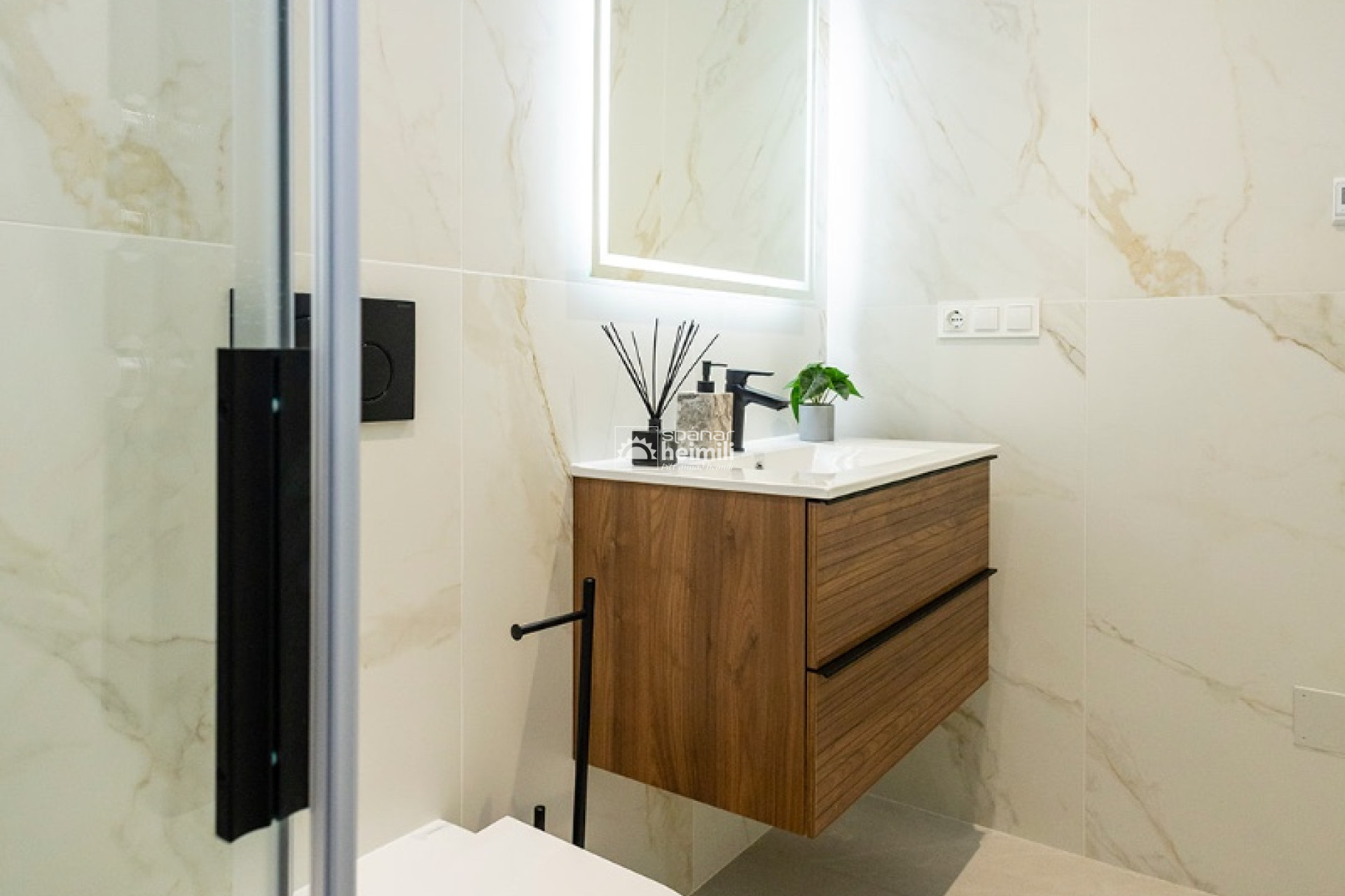 Nybyggeri - Halvåbent hus -
Vistabella