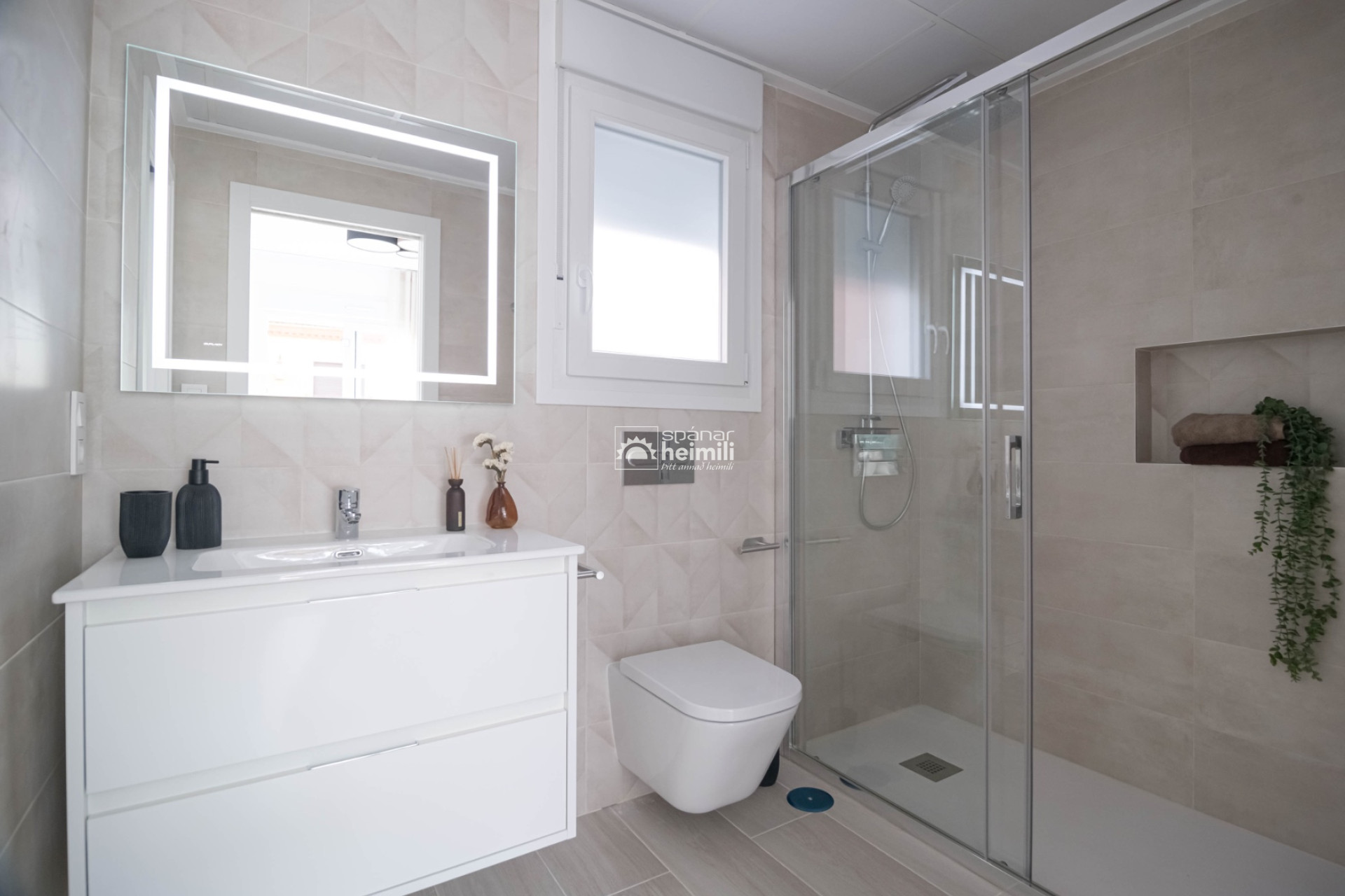 Obra nueva - Adosado -
Sucina