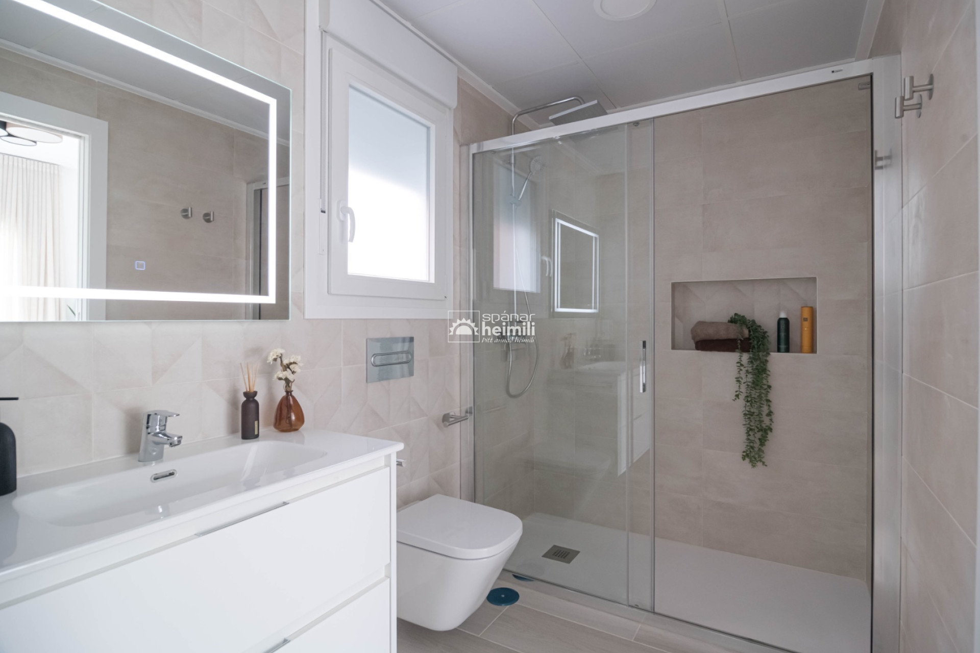 Obra nueva - Adosado -
Sucina