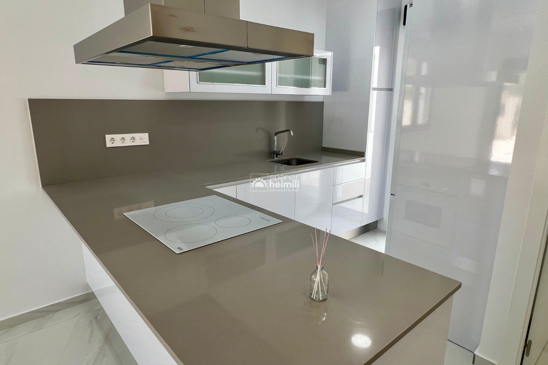 Obra nueva - Casa semi-adosada -
Polop de la Marina  - polop