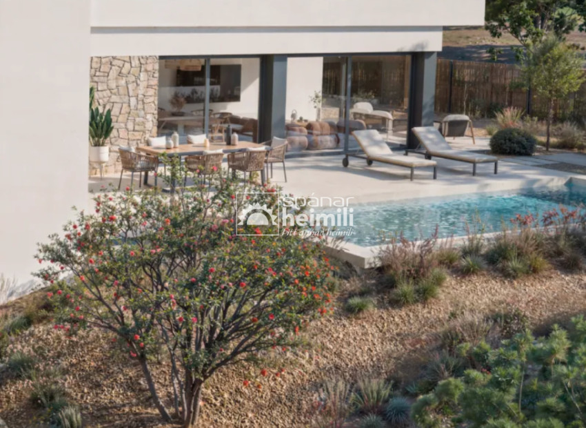 Obra nueva - Villa -
Las Colinas