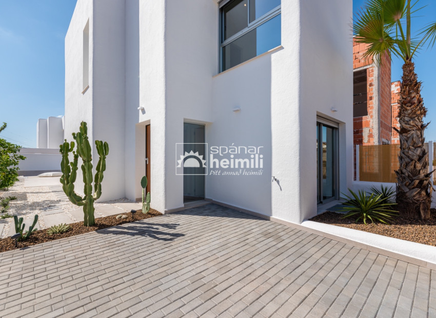 Obra nueva - Villa -
Los Alcazares