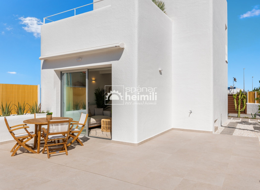 Obra nueva - Villa -
Los Alcazares