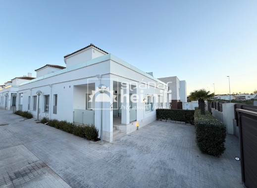  - Odsprzedaż -
            Villamartin - 2452