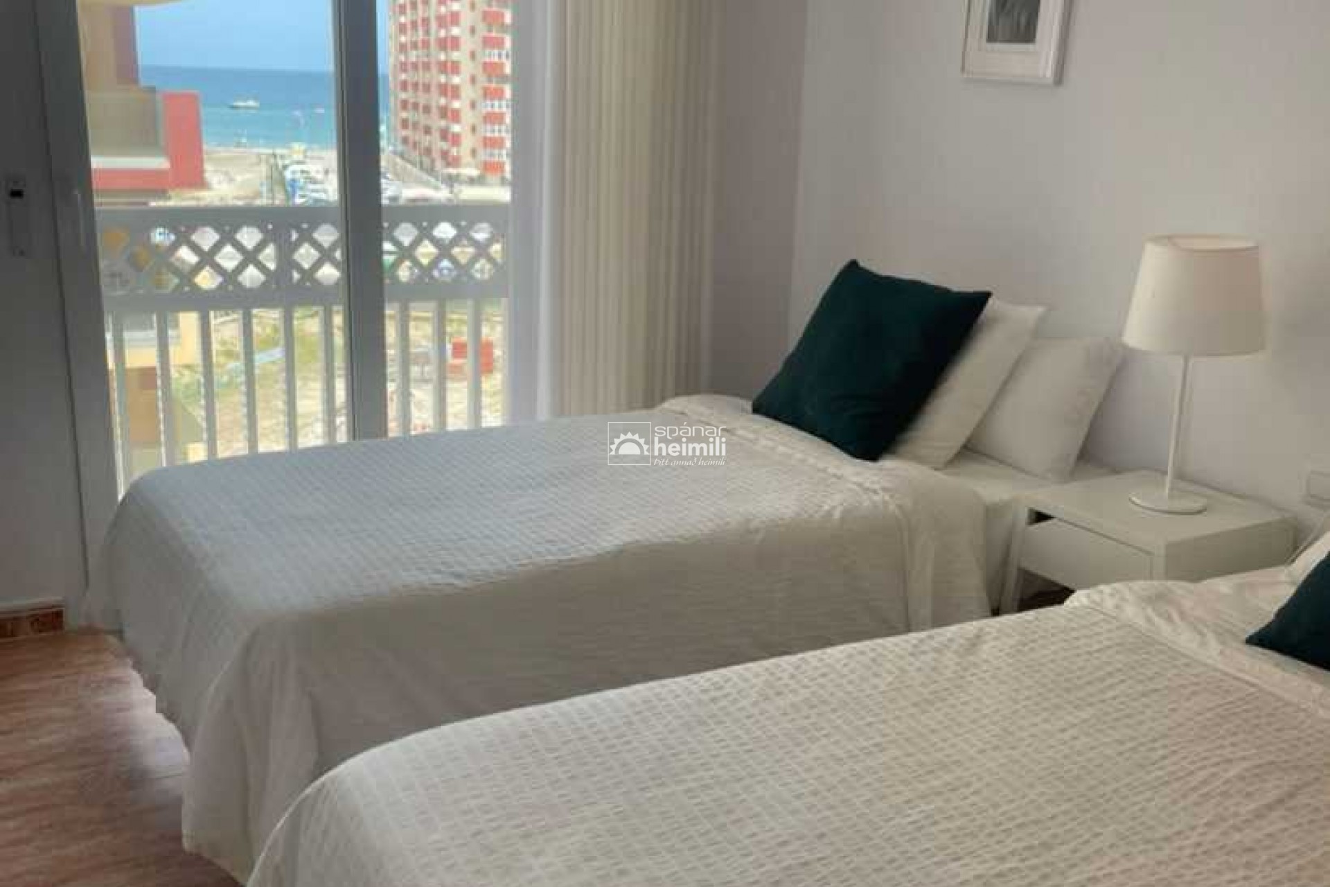 Resale - Apartment -
La Manga del Mar Menor