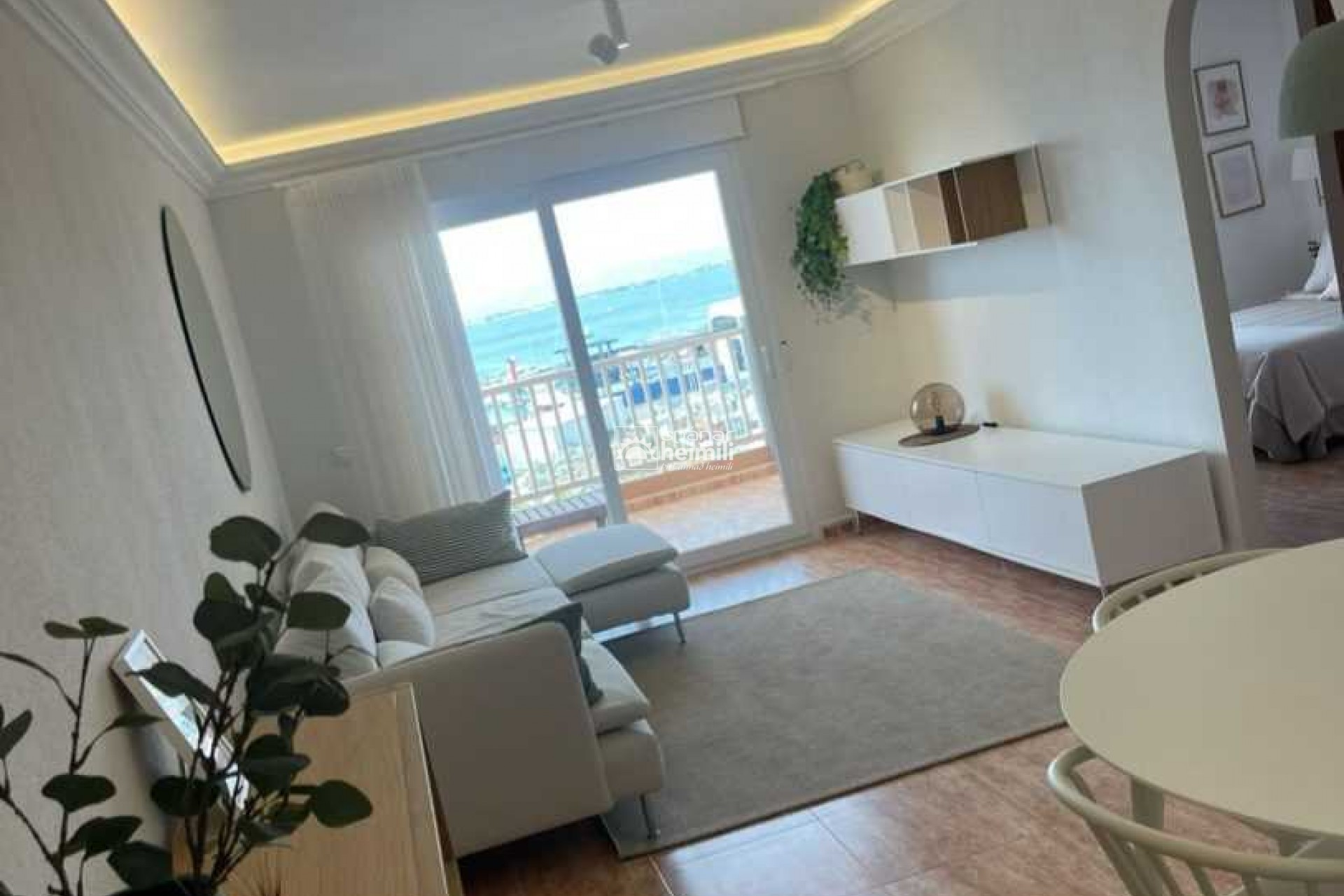 Resale - Apartment -
La Manga del Mar Menor