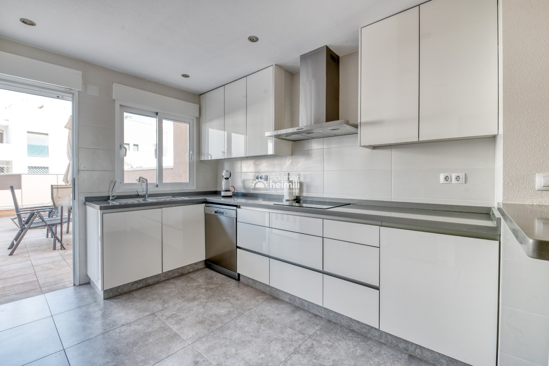 Resale - Apartment -
Punta Prima