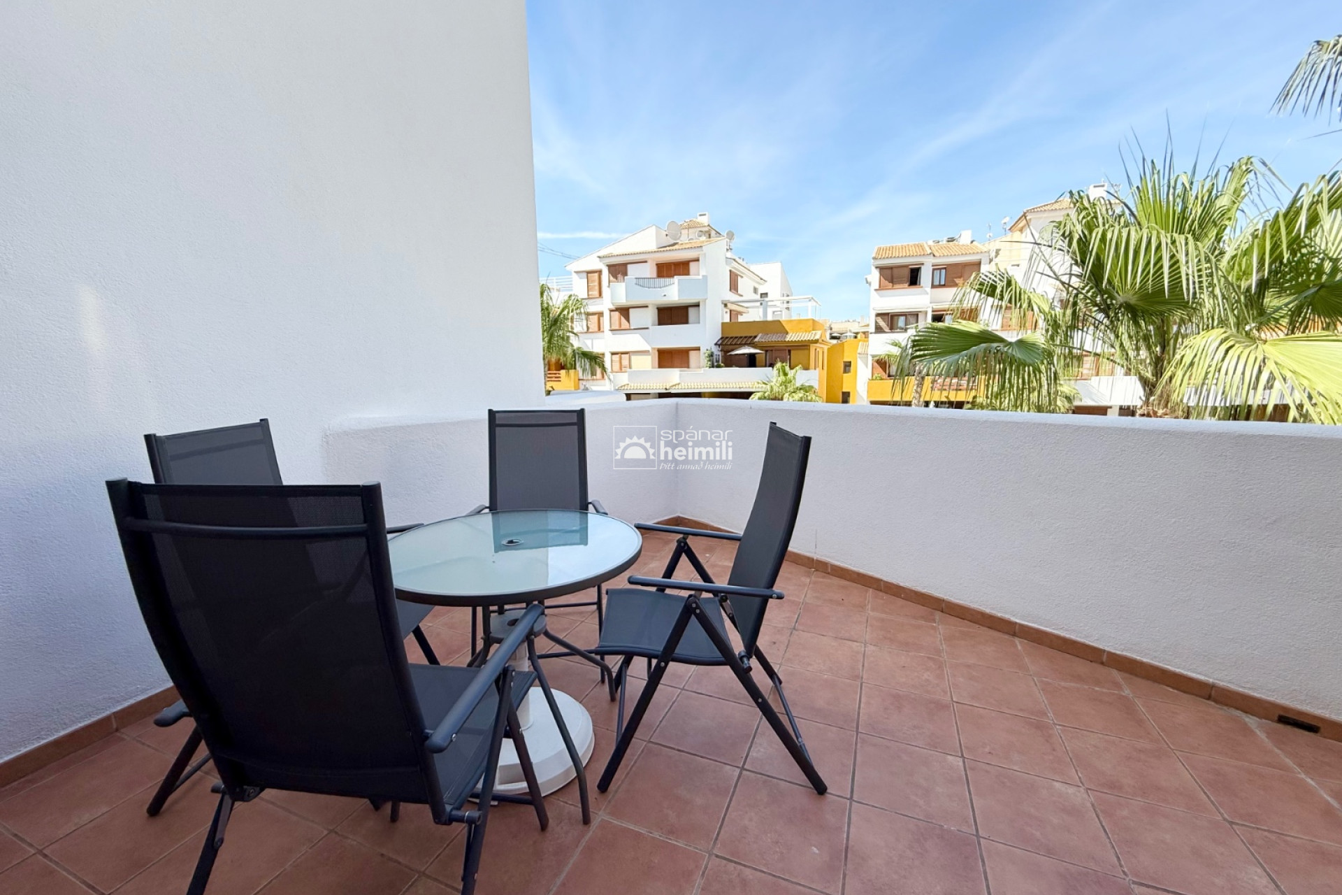 Resale - Apartment -
Punta Prima