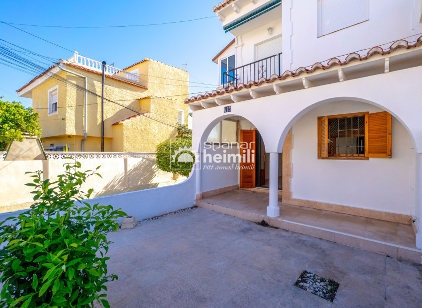 Resale - Bungalow -
Torrevieja