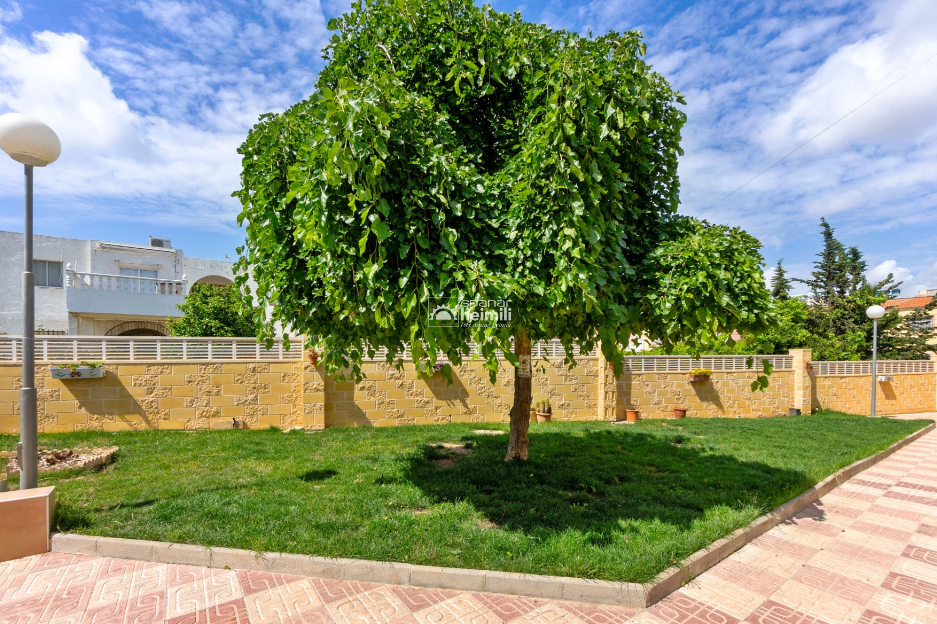 Resale - Bungalow -
Torrevieja
