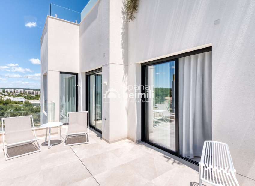 Resale - Penthouse -
Las Colinas