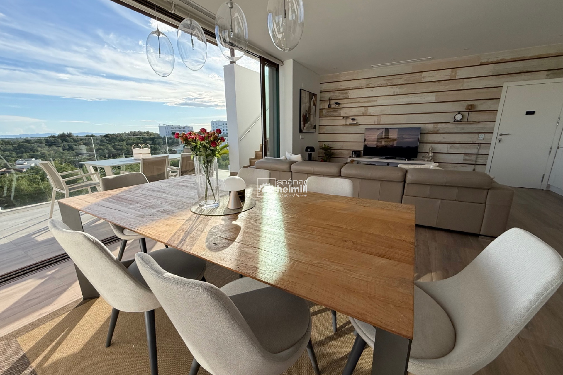 Resale - Penthouse -
Las Colinas