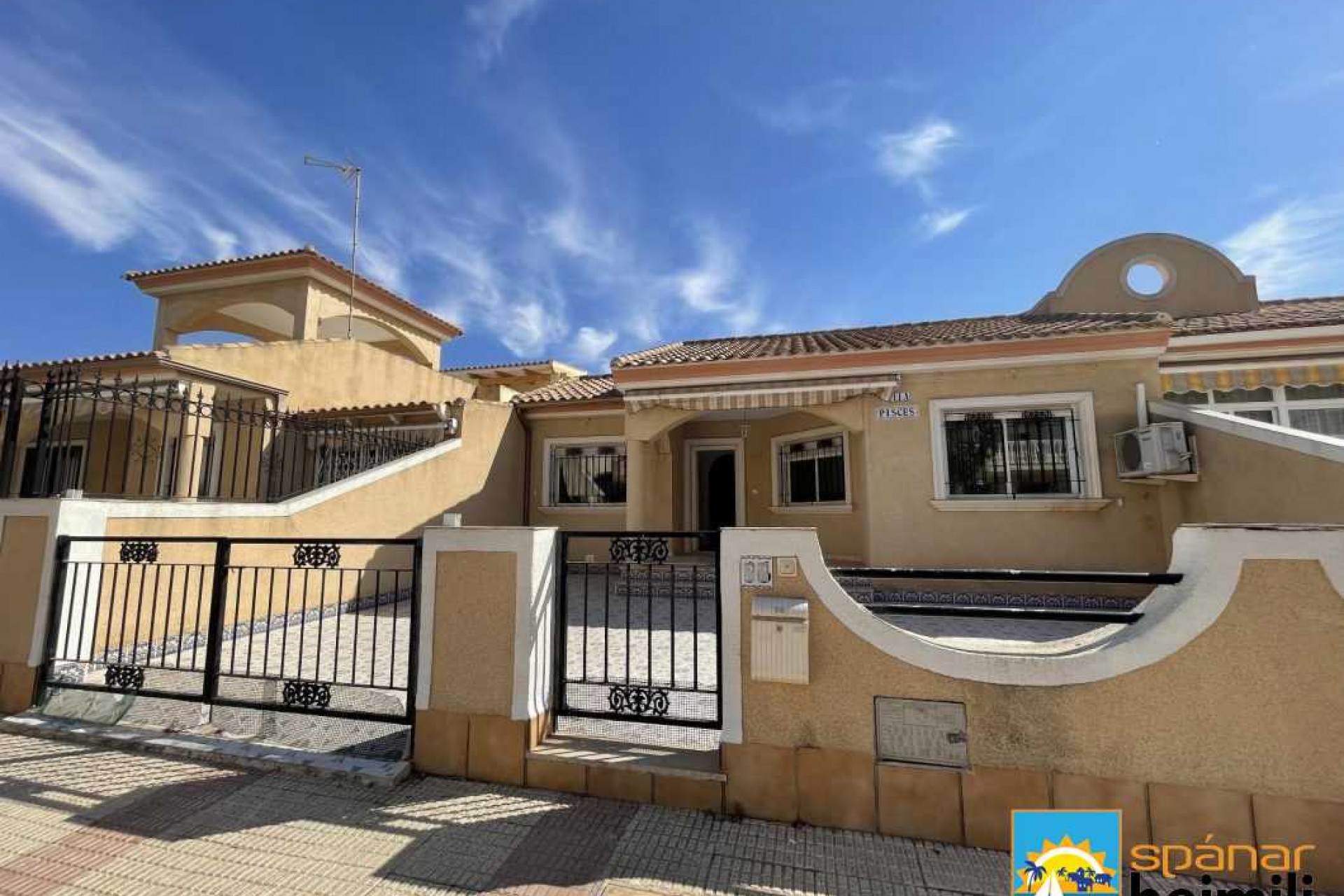 Resale - Townhouse -
Los Alcazares