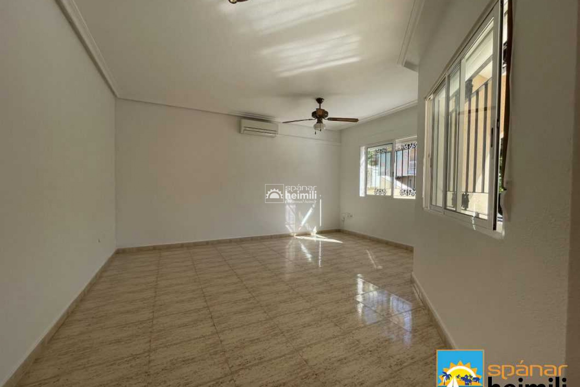 Resale - Townhouse -
Los Alcazares