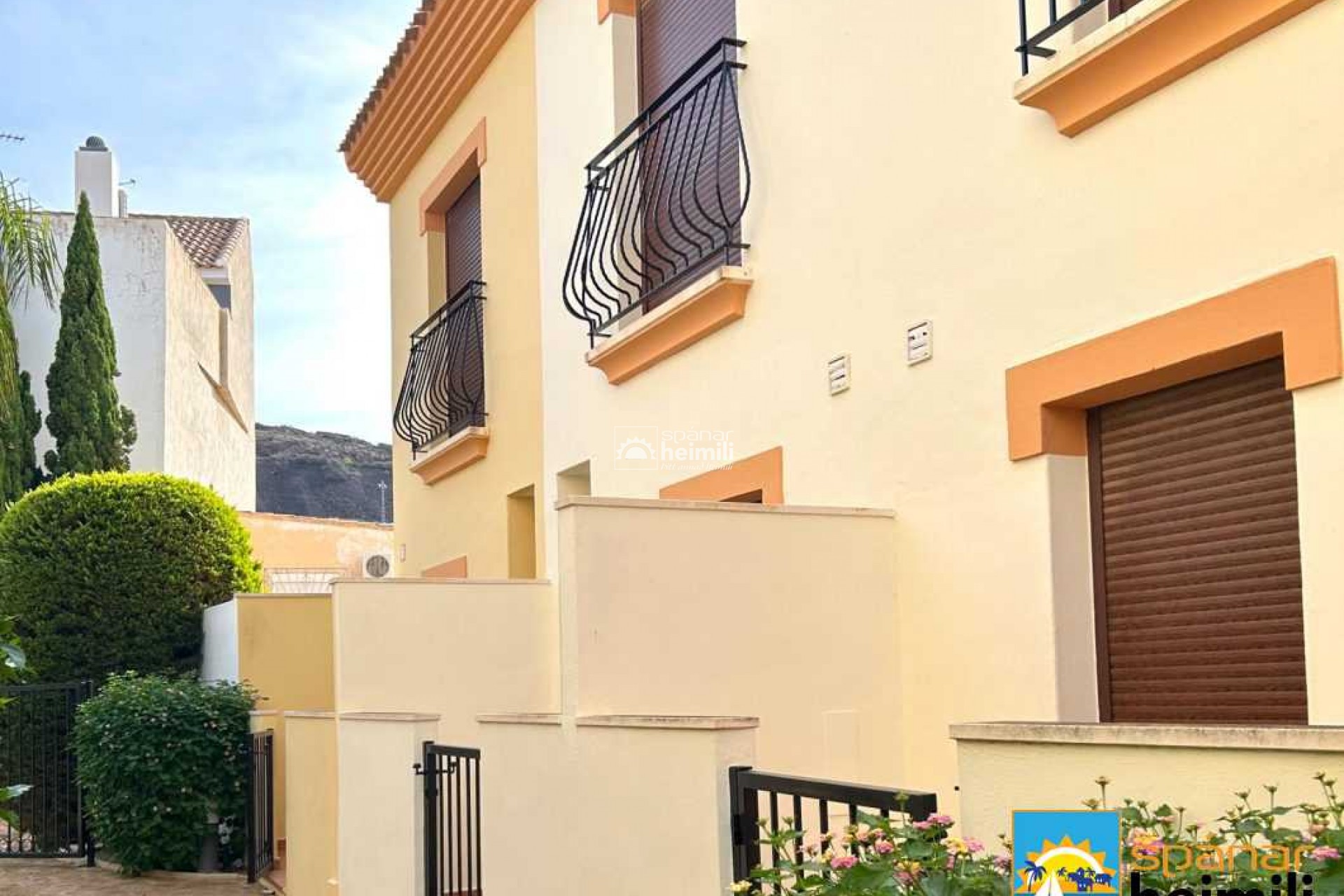 Resale - Townhouse -
Portman