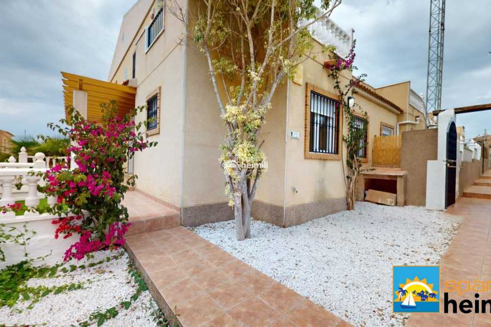 Resale - Townhouse -
Villamartin