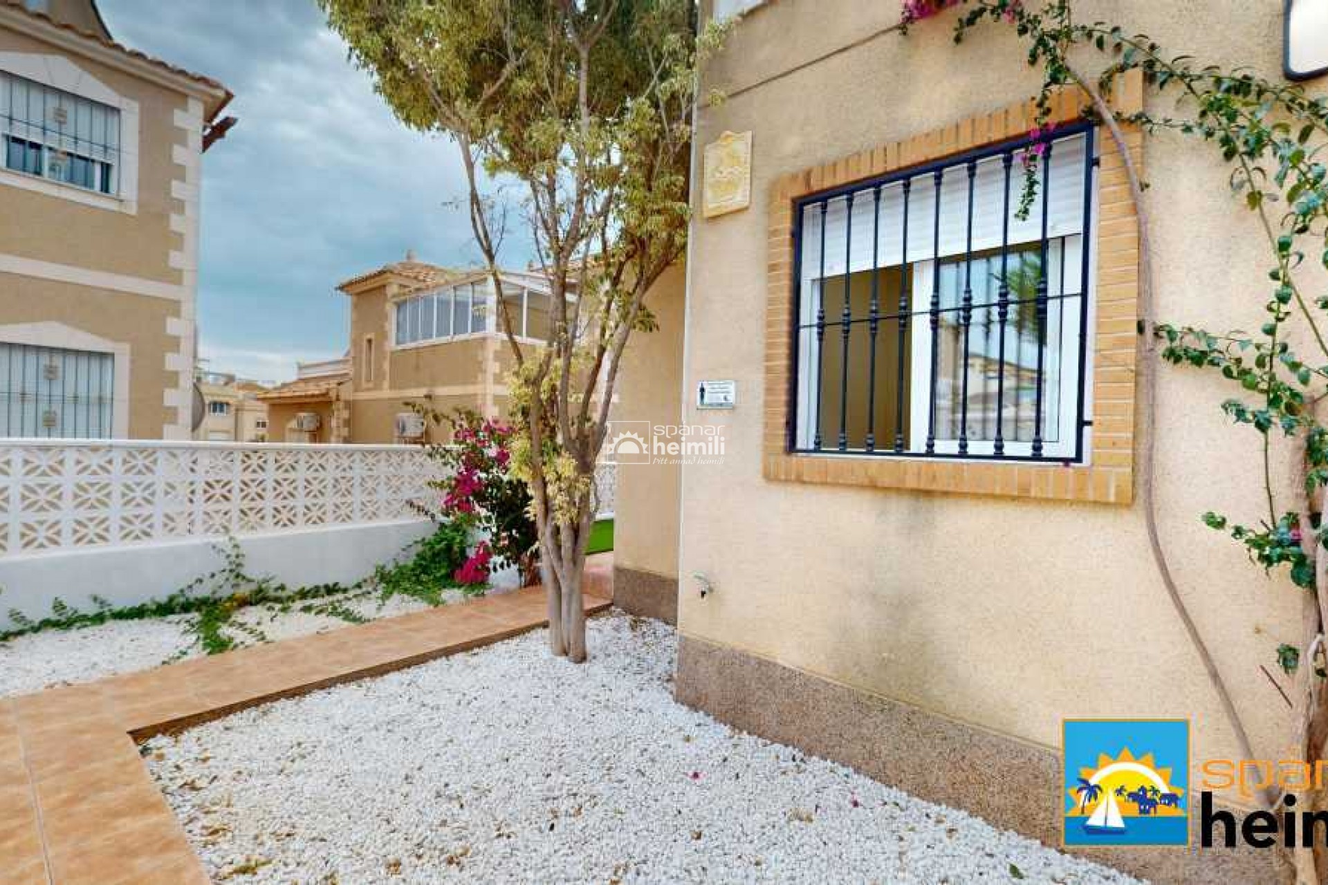 Resale - Townhouse -
Villamartin