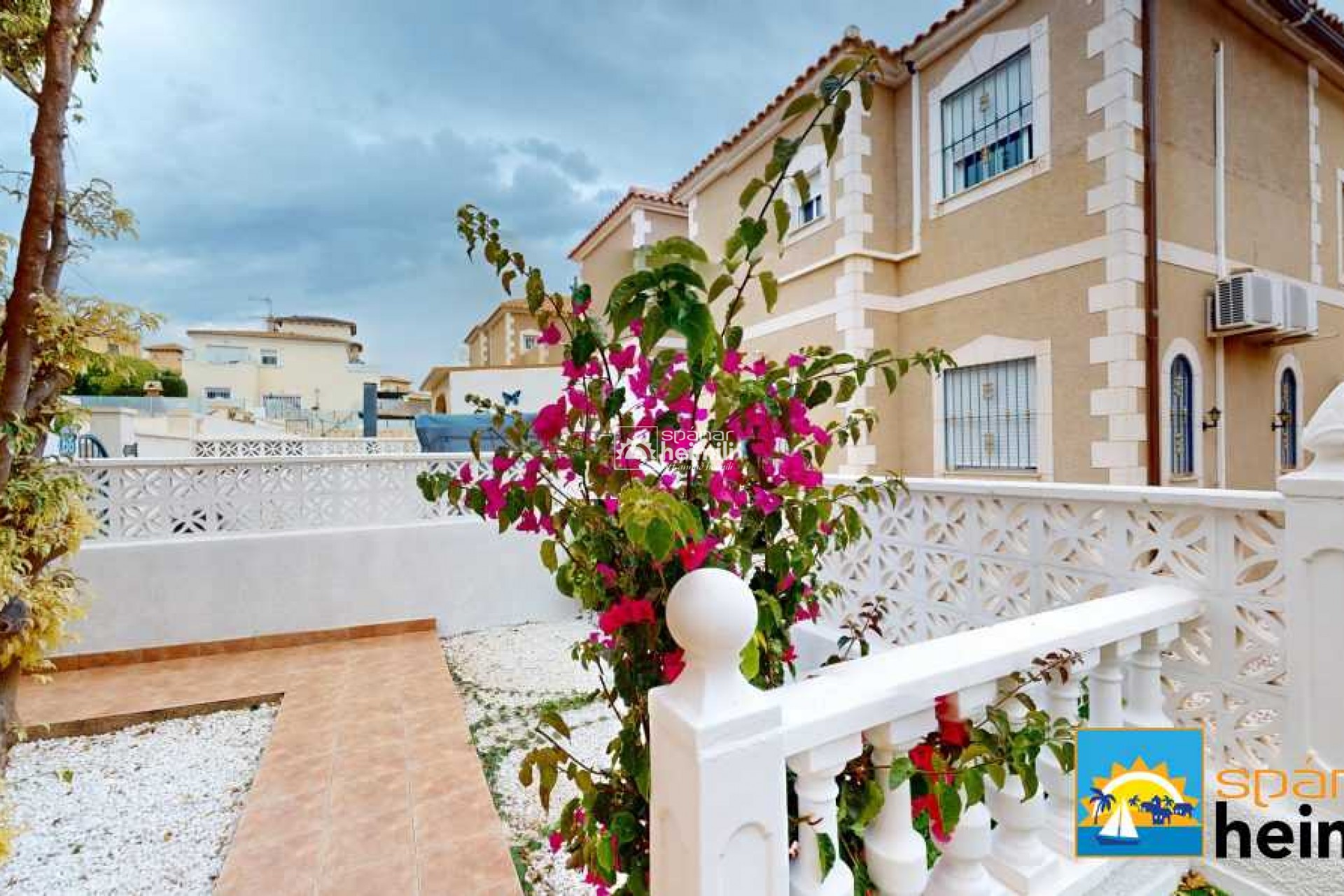 Resale - Townhouse -
Villamartin