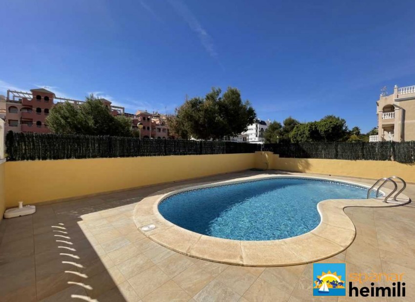 Resale - Townhouse -
Villamartin