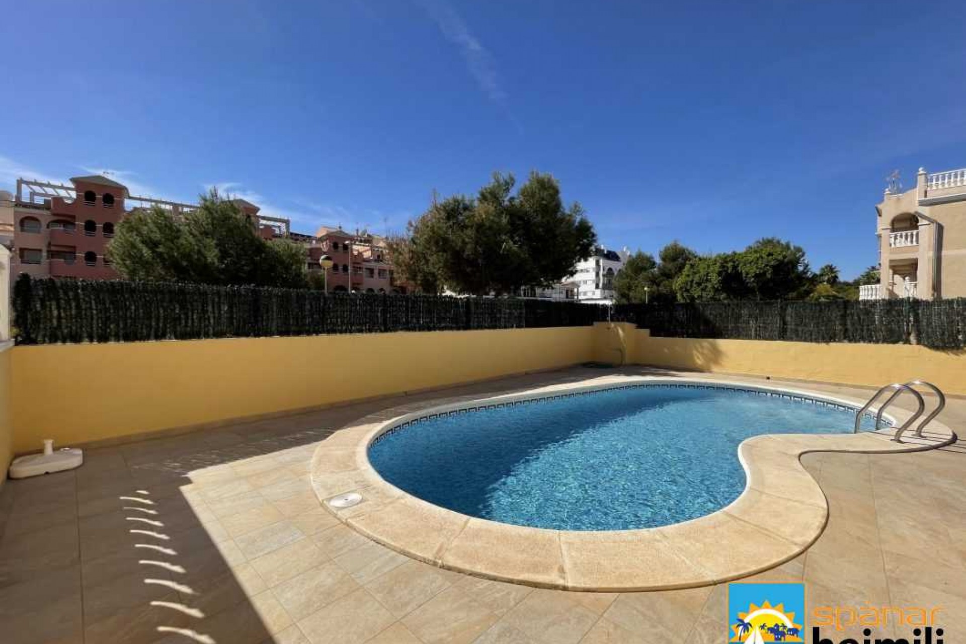 Resale - Townhouse -
Villamartin