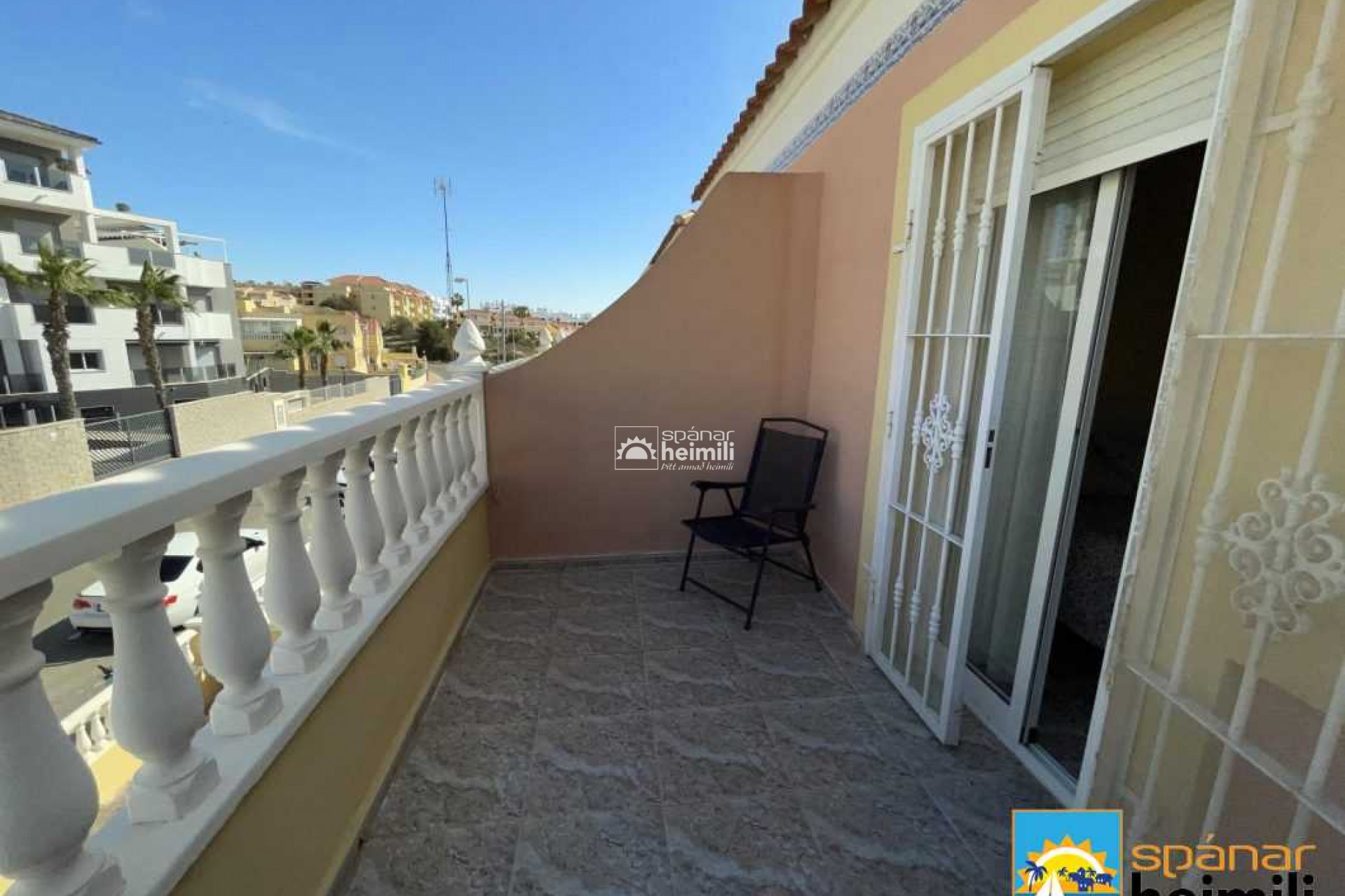 Resale - Townhouse -
Villamartin