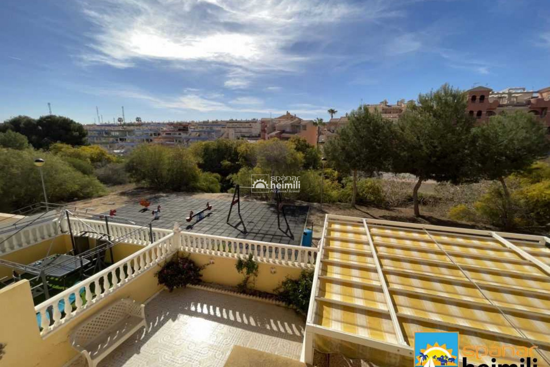 Resale - Townhouse -
Villamartin