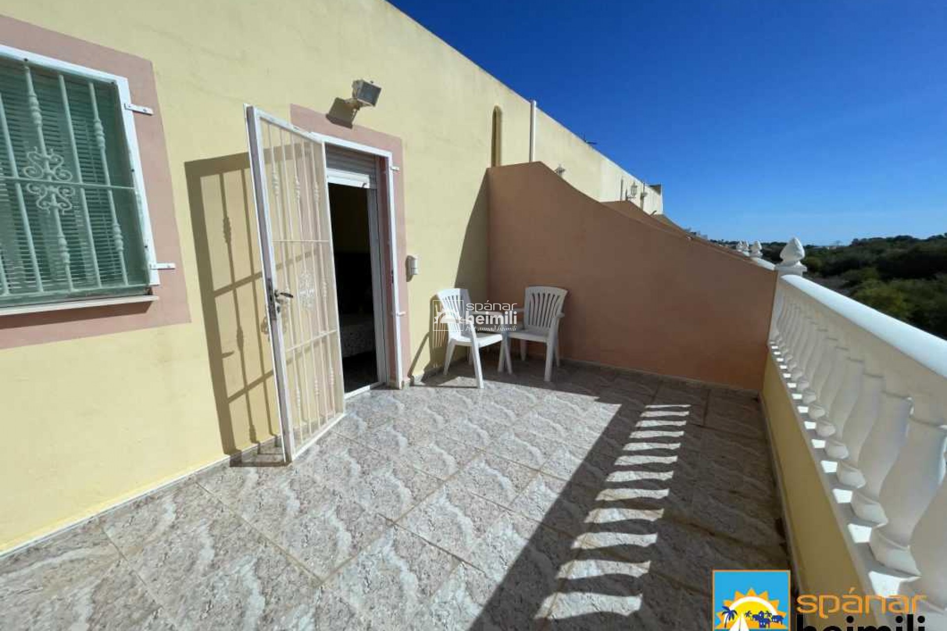 Resale - Townhouse -
Villamartin