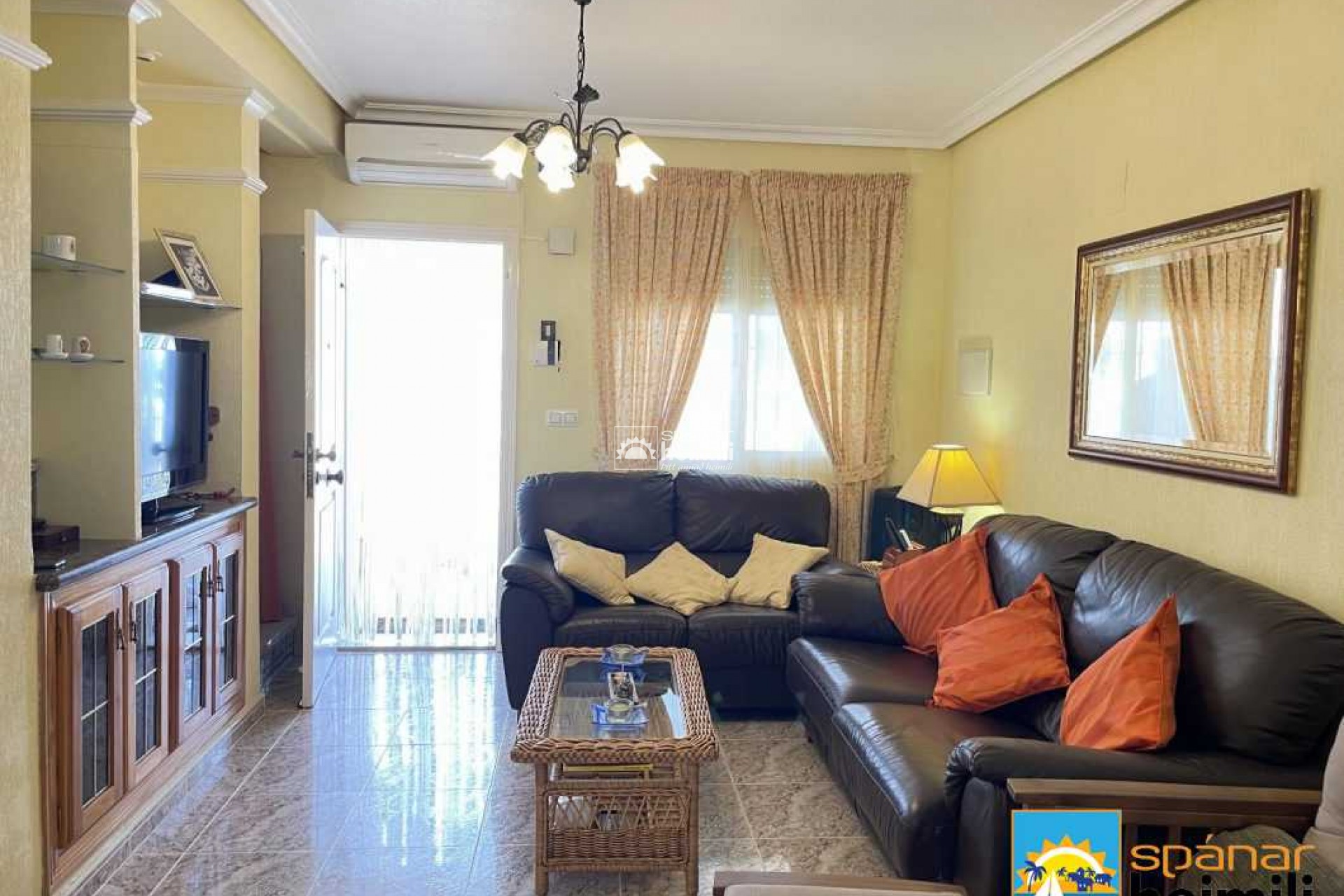 Resale - Townhouse -
Villamartin