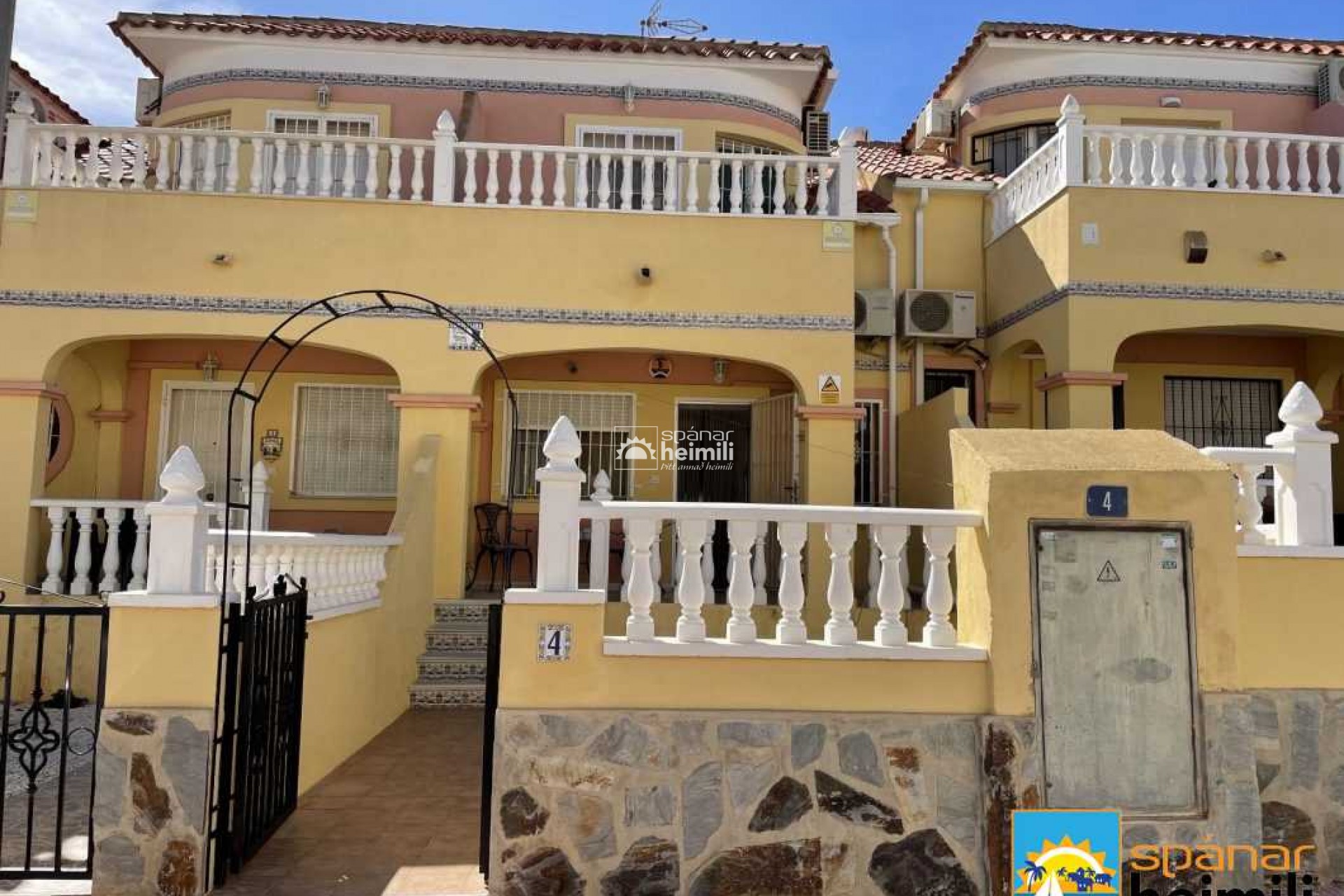 Resale - Townhouse -
Villamartin