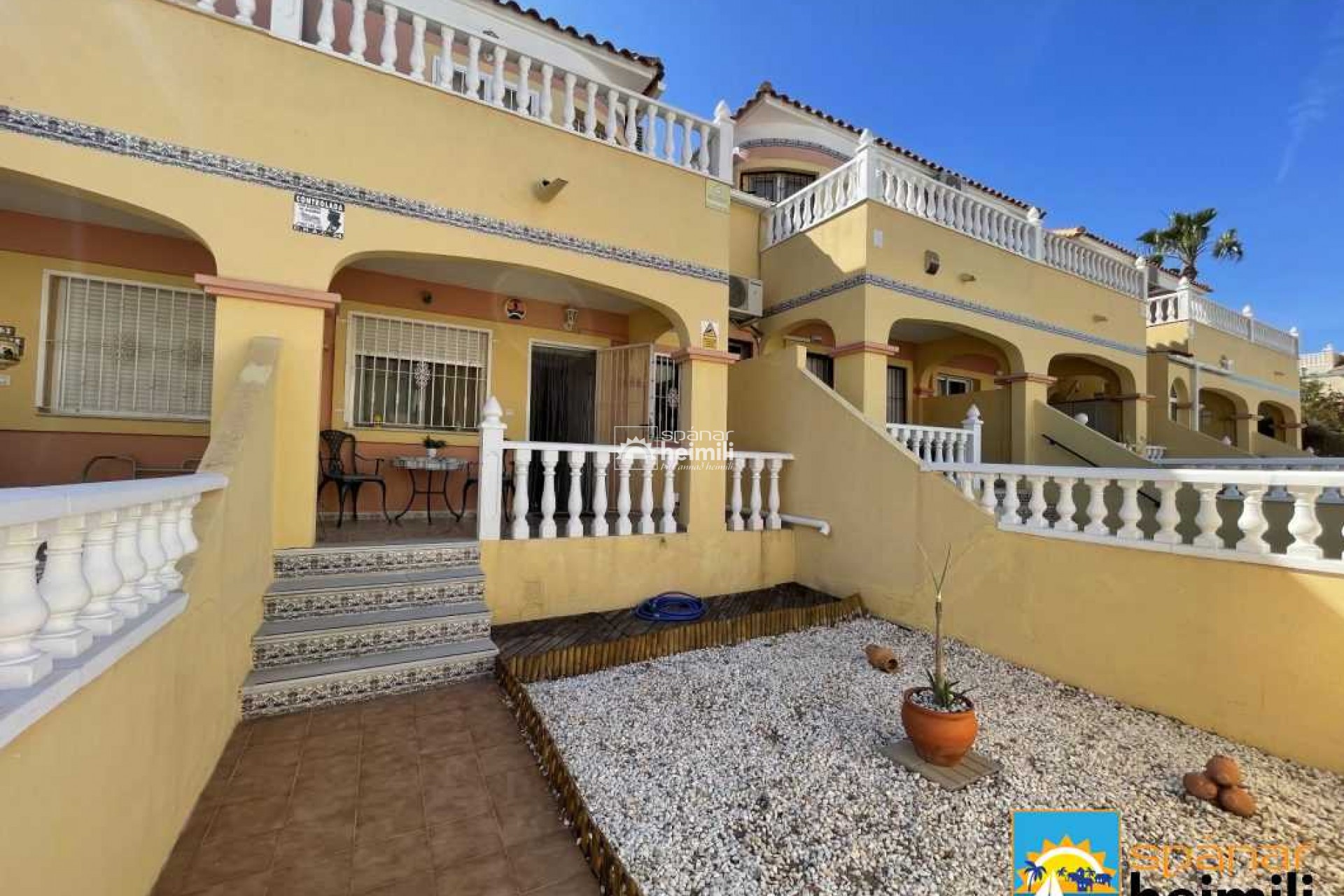 Resale - Townhouse -
Villamartin